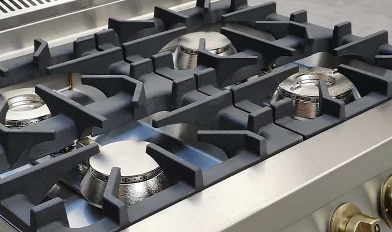 A multi-burner gas stove for commercial kitchens, with strong firepower, suitable for high-power stir-frying