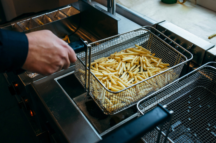 Durable commercial deep fryer designed for perfect, crispy frying in restaurants and food service operations