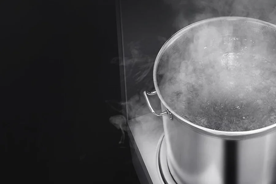 Large capacity induction stockpot, suitable for stewing soup and cooking porridge