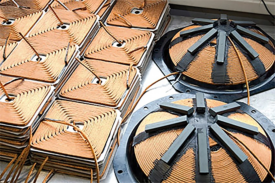 Diagram showing electromagnetic induction heating process inside an induction cooker