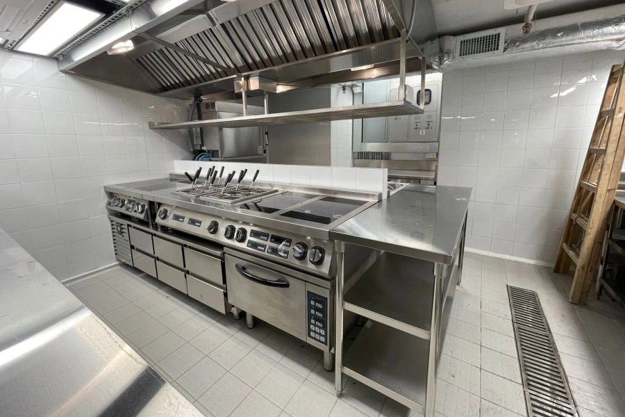 Application Case of Modular Split-Type Hot Kitchen Equipment 1 Modular split-type hot kitchen equipment integrated for commercial kitchen engineering
