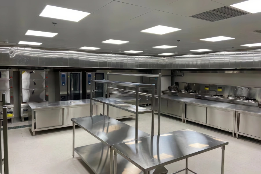 High-efficiency commercial cooking range for large-scale school kitchens